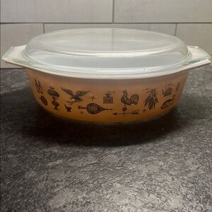 Vintage Pyrex Early American Glass Casserole Dish with Lid 22ct gold ex cond